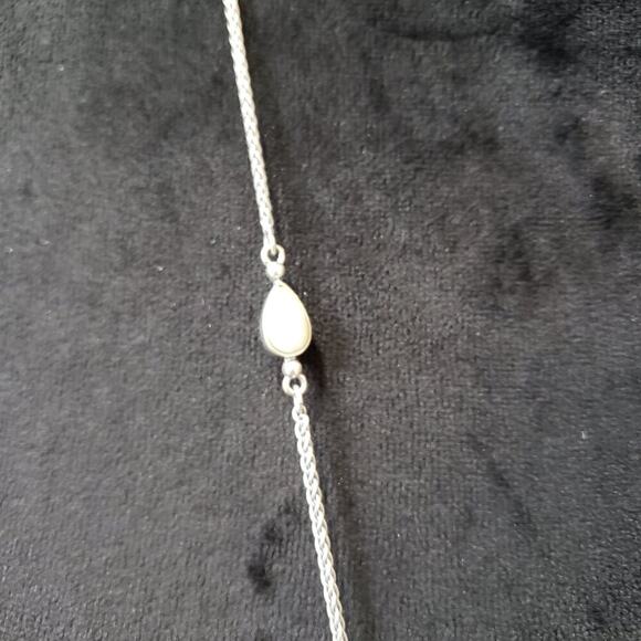 Womens Silver Plated White Faceted Acrylic Round Pendant Necklace with Lobster - Picture 6 of 7